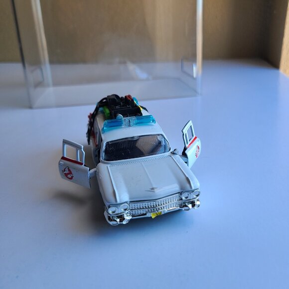 Jada Toys Ghostbusters Diecast Ambulances - Picture 4 of 5